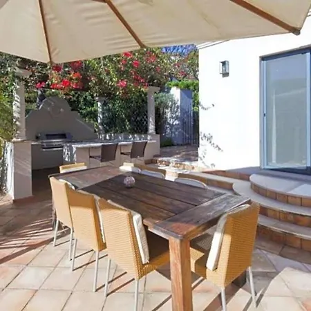 Vale Do Garrao Sleeps 8 Pool Air Con Wifi Villa